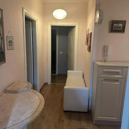 아파트 Modern 2br With Living And Private Garage Kashari