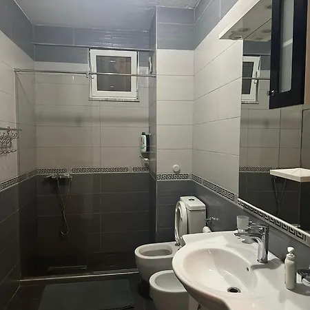 Modern 2br With Living And Private Garage Apartamento Kashar