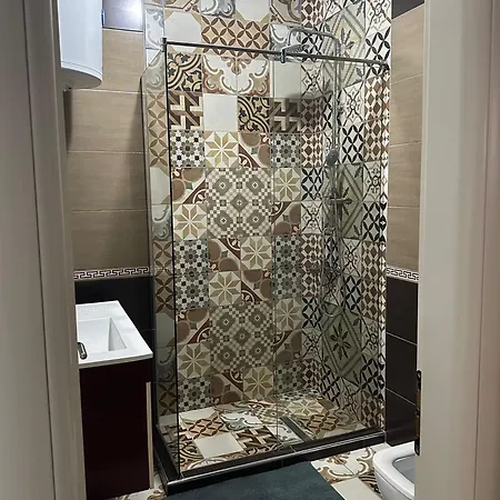 Apartamento Modern 2br With Living And Private Garage Kashar