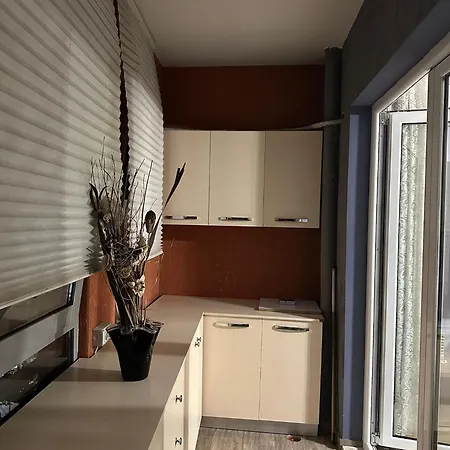 Apartamento Modern 2br With Living And Private Garage Kashar