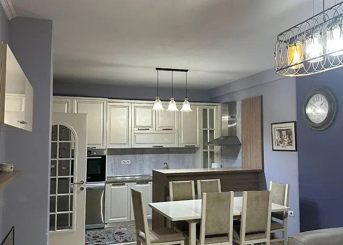 Modern 2br With Living And Private Garage Lägenhet Kashari